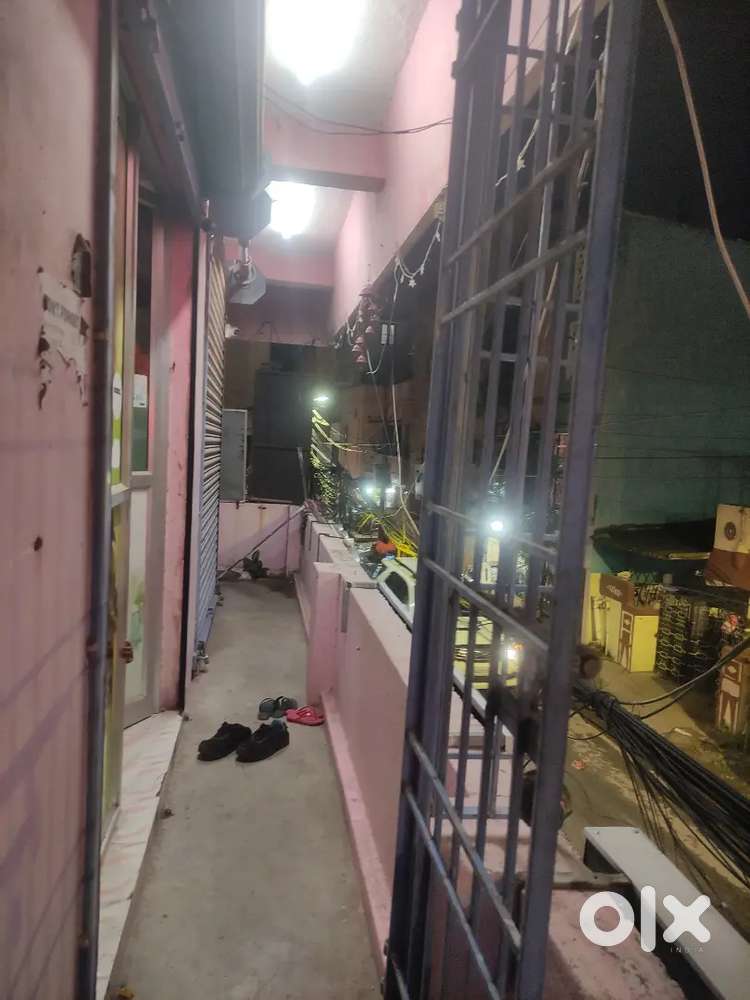 ,All ready this is a beauty parlour, shop for veket so shop for Rent