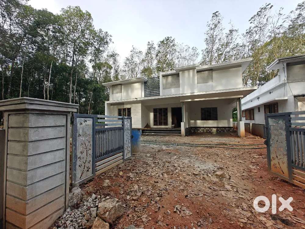 തൊടുപുഴ അടുത്ത്  10.സെന്റ് 4bhk വീട്