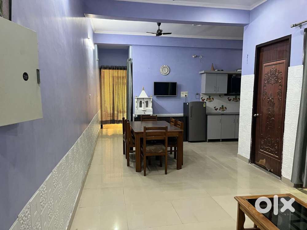 Independent 3 BHK Road Facing Flat For Commercial Or Residential Use