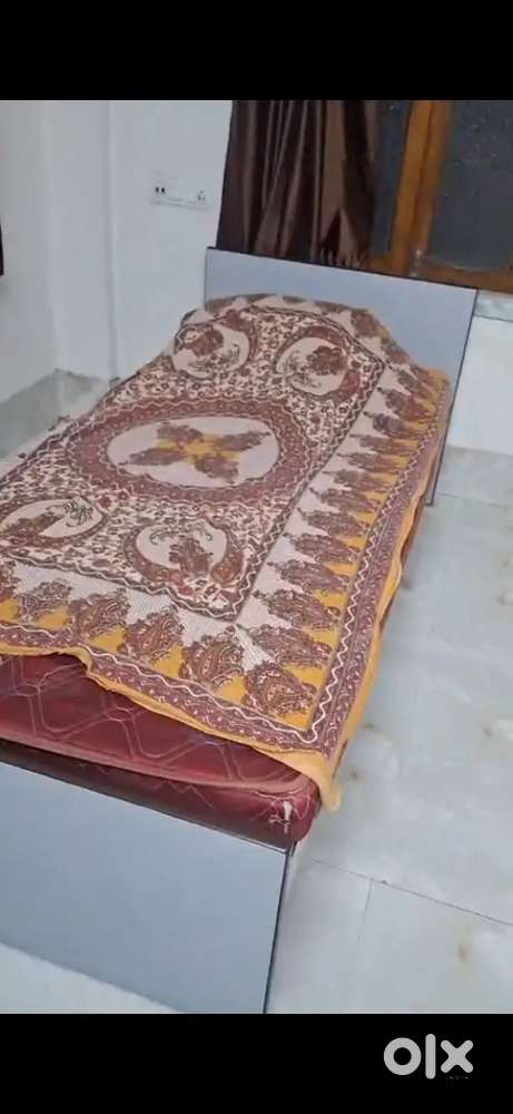 Need a Room Mate 6000/-