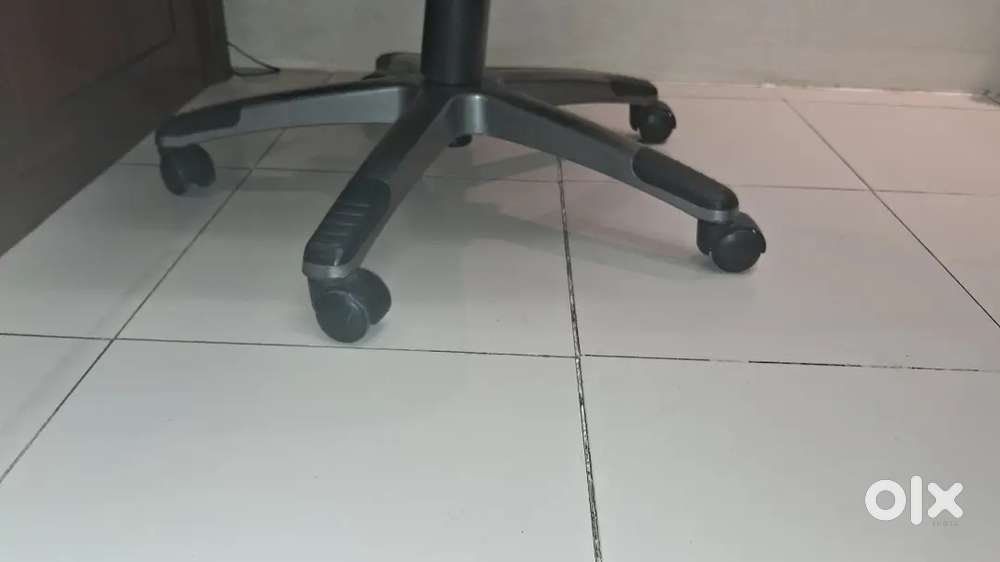 EXECUTIVE OFFICER CHAIR