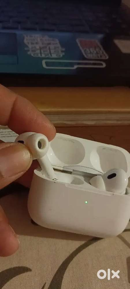 New apple earpbuds for sale, original