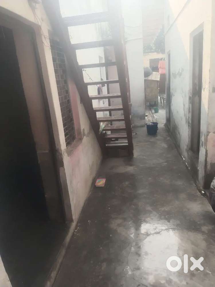 Highway se 300 meter room shaha kunj colony mathura(normal family )yas