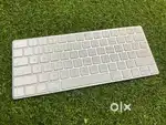 Like new Apple Magic Keyboard 2 works only when cable connected