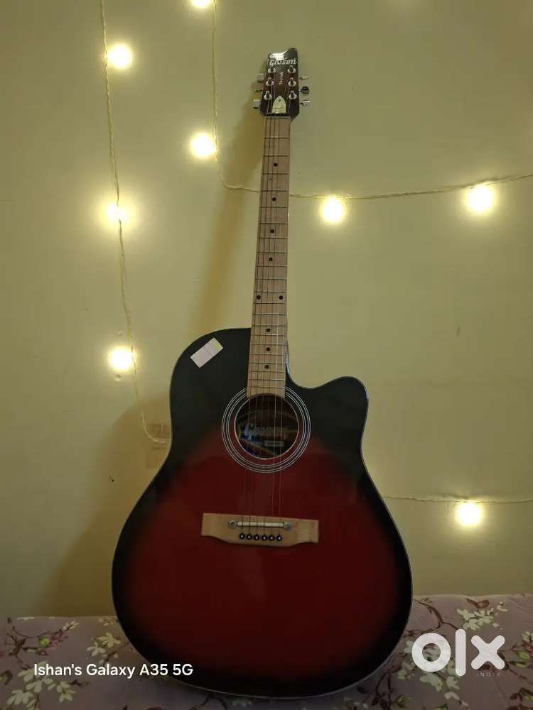 ACOUSTIC GUITAR