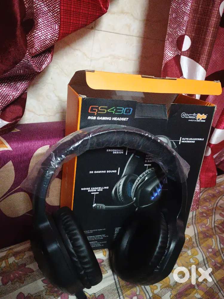 Cosmic byte ear over headphone