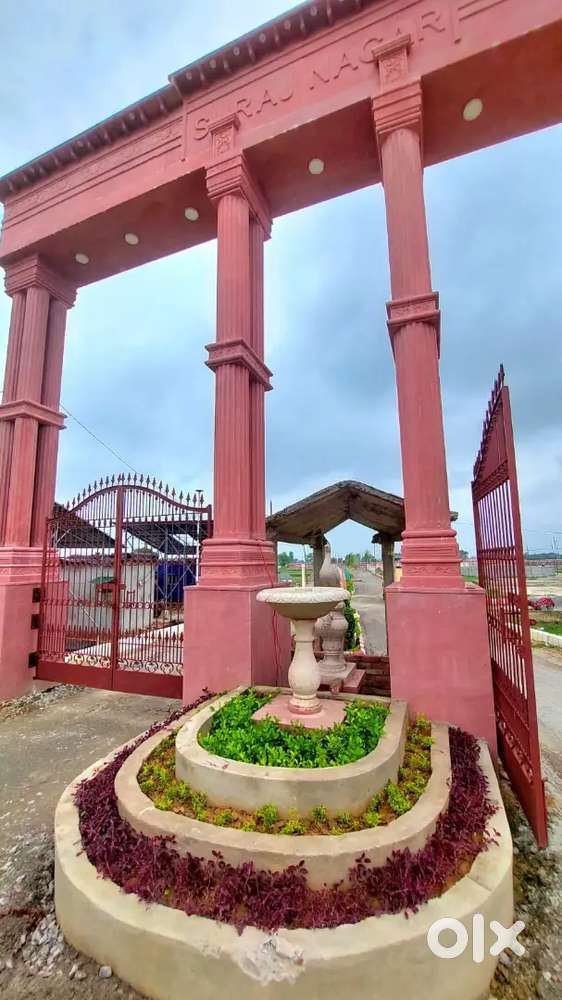 Highway  se lagi Hui jamin per ghar banay