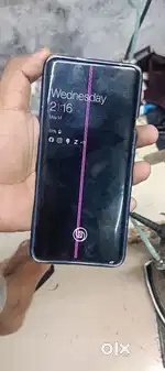 Oneplus 7 pro 8 256 hai bs fone ke 2 pink line aa gya hai