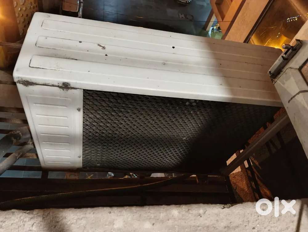 Lloyd AC 1.5 ton split AC