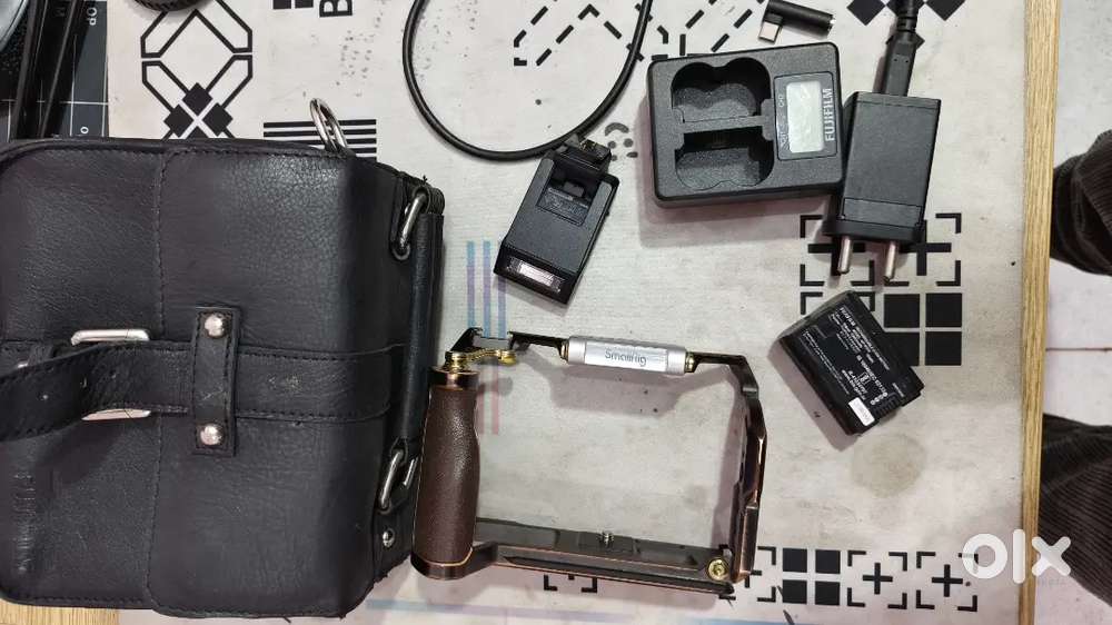 Fujifilm Aceoseries XT 5 Retro Rig,Orignal Battery,Charger,Flash,