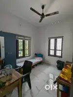 Double share room for Girls/ Working Womens (with food )