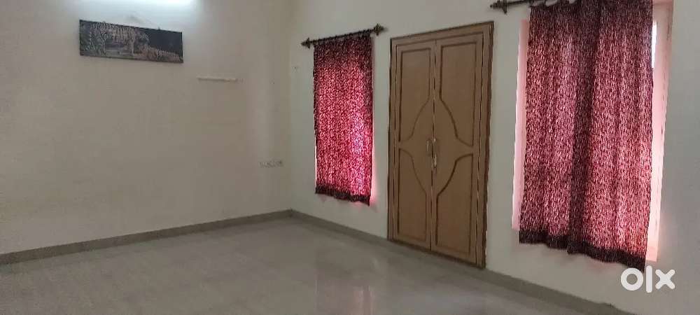 1bhk semi furnished 1st floor house available with car parking
