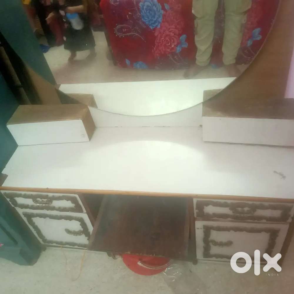 dressing table