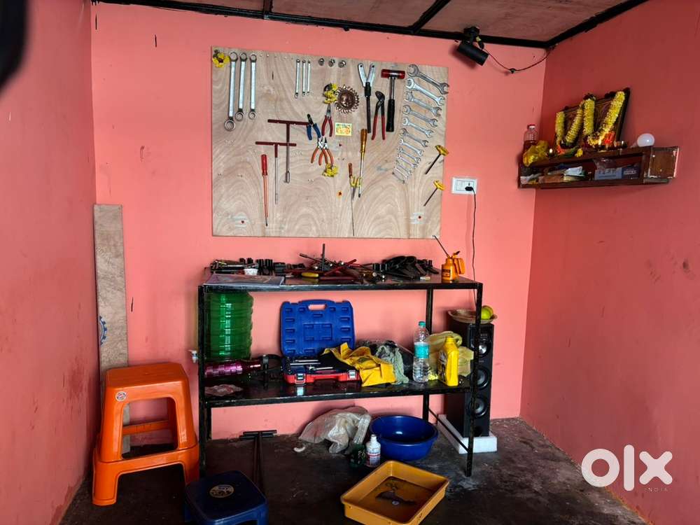 Two wheeler garage