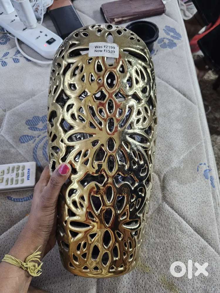 Elegant Big Golden Flower Vase – Statement Décor Piece for Your Home!