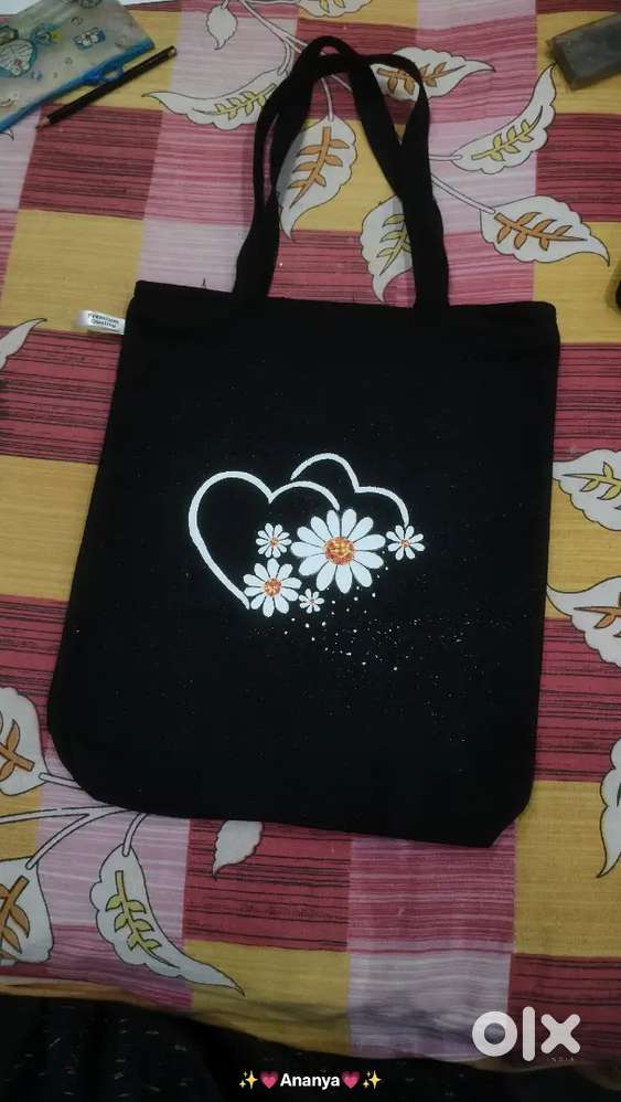 Fashionable tote bag with design