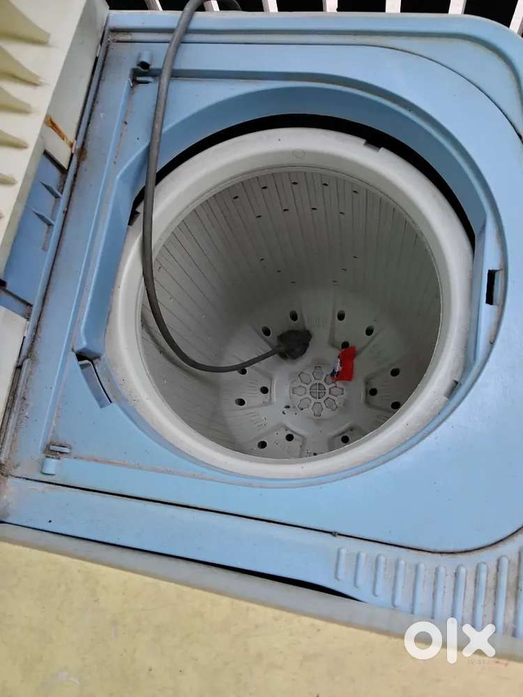 Semi automatic washing machine