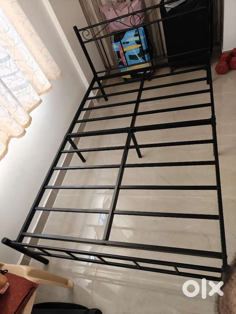 Double bed (Metal) and mattress (price negotiable)