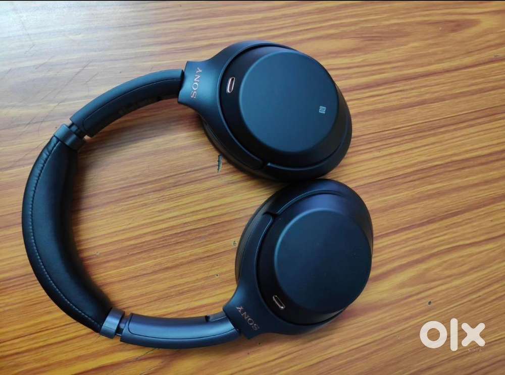 Sony wh1000xm3 headphone with nosie cancelling proper fine