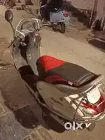 Honda Activa i (110cc) in white colour