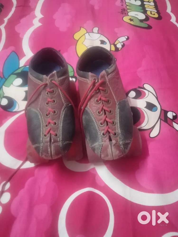 Shoe attached sketing or non shoe attached sketing