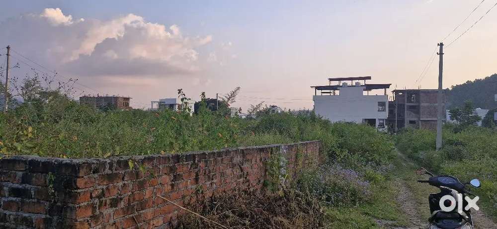 100 Gaj plot in Kirsali..