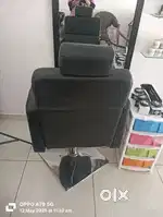 3 mahine hi hue he , meri parlour ki chair muje sell krni he .