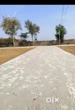 300 Gaj plot main road