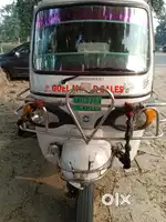 Driver for Piaggio auto in Krishna Nagar, lucknow