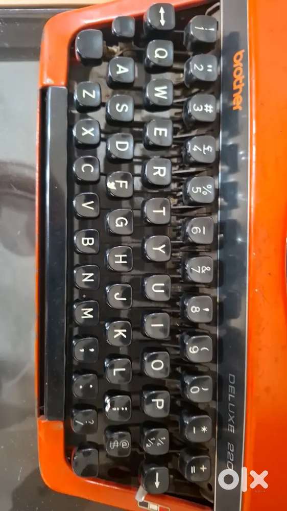 Japanese brother DELUXE 220 TYPE WRITER MADE IN JAPAN 196