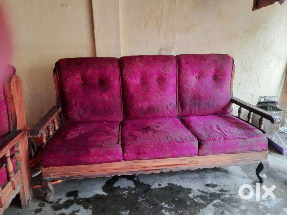 Traditional Wooden Sofa Set – Sturdy, Stylish & Affordable  ₹7000