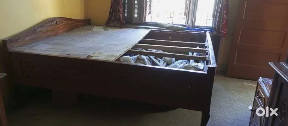 Want to sell Urgently my Box Khat, Steel Rack and Wooden Almirah