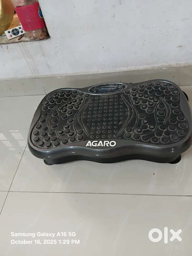 AGARO vibration plate massager. 