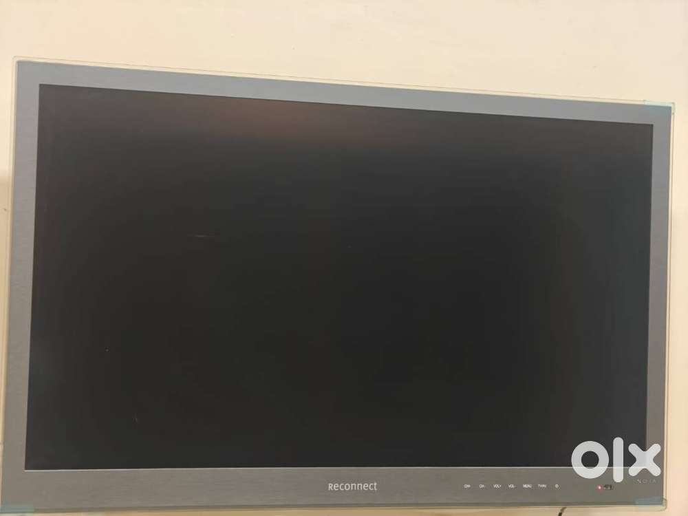 32 Reliance LED TV with remote control & wall brackets