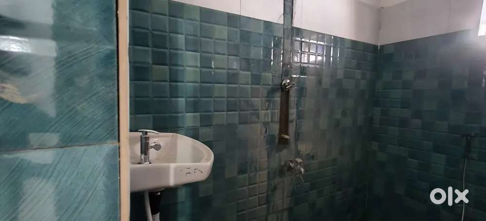 Girl's hostel with single and double bed.Best for students&wrking girl