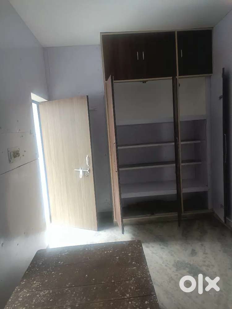 One room set for rent for students,working personnel.