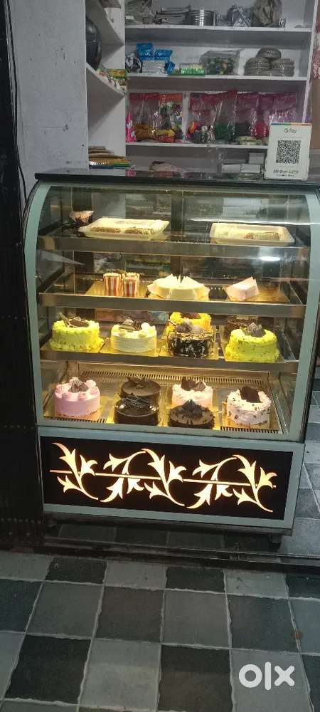 Cake display counter