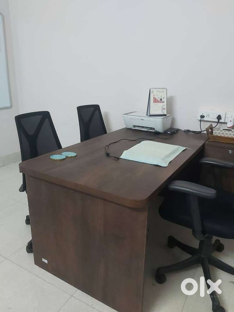 Executive Personal Table with side table and drawer