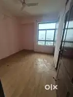 3 BHK flat for sale in Unitech Horizon with wood work .Registered flat