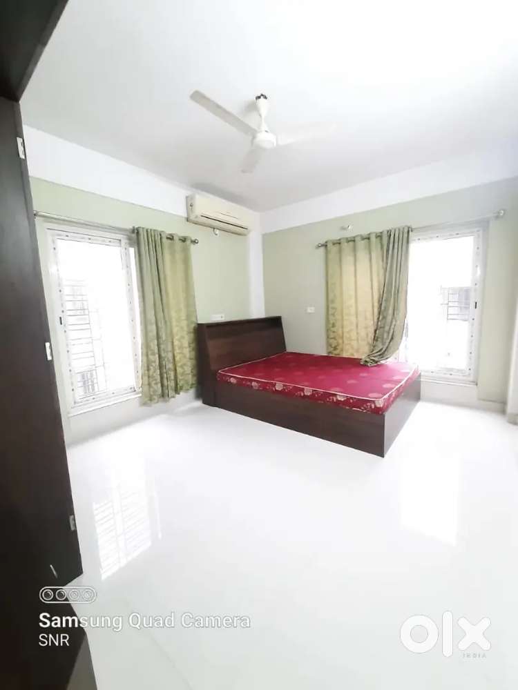 A 3bhk fully furnished flat. bachelor girl, family.