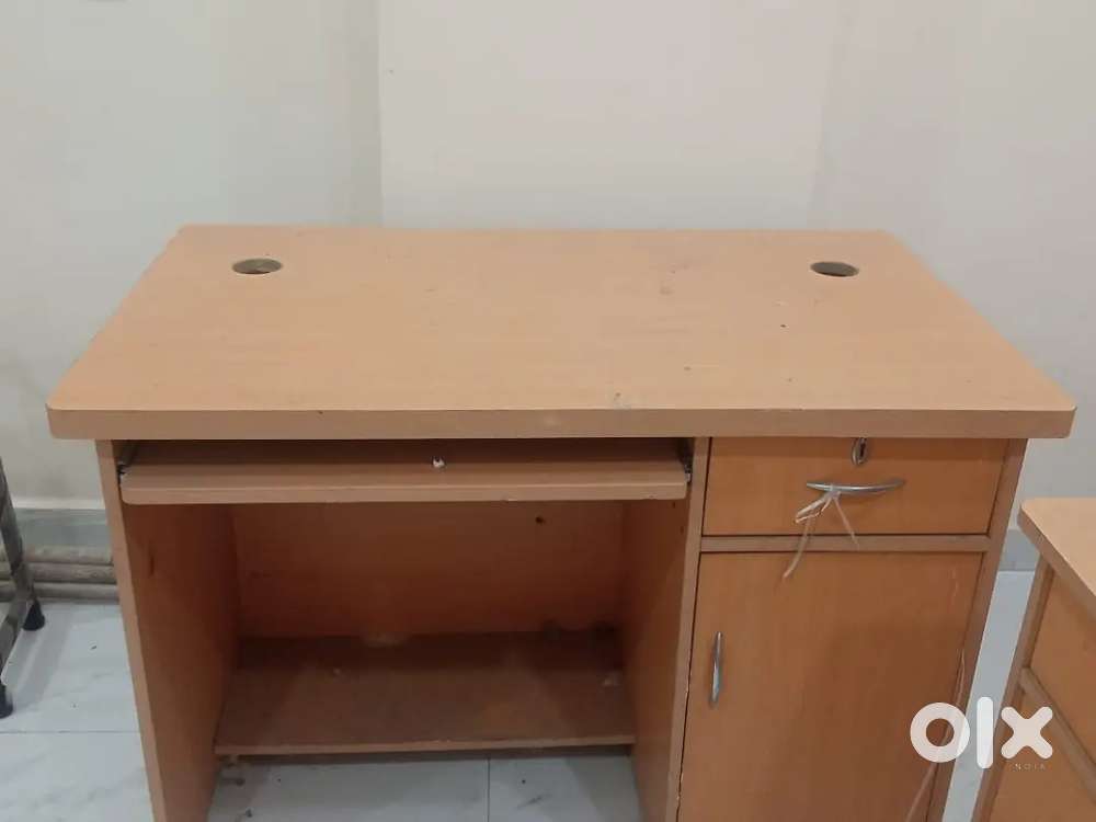 New wooden computer table