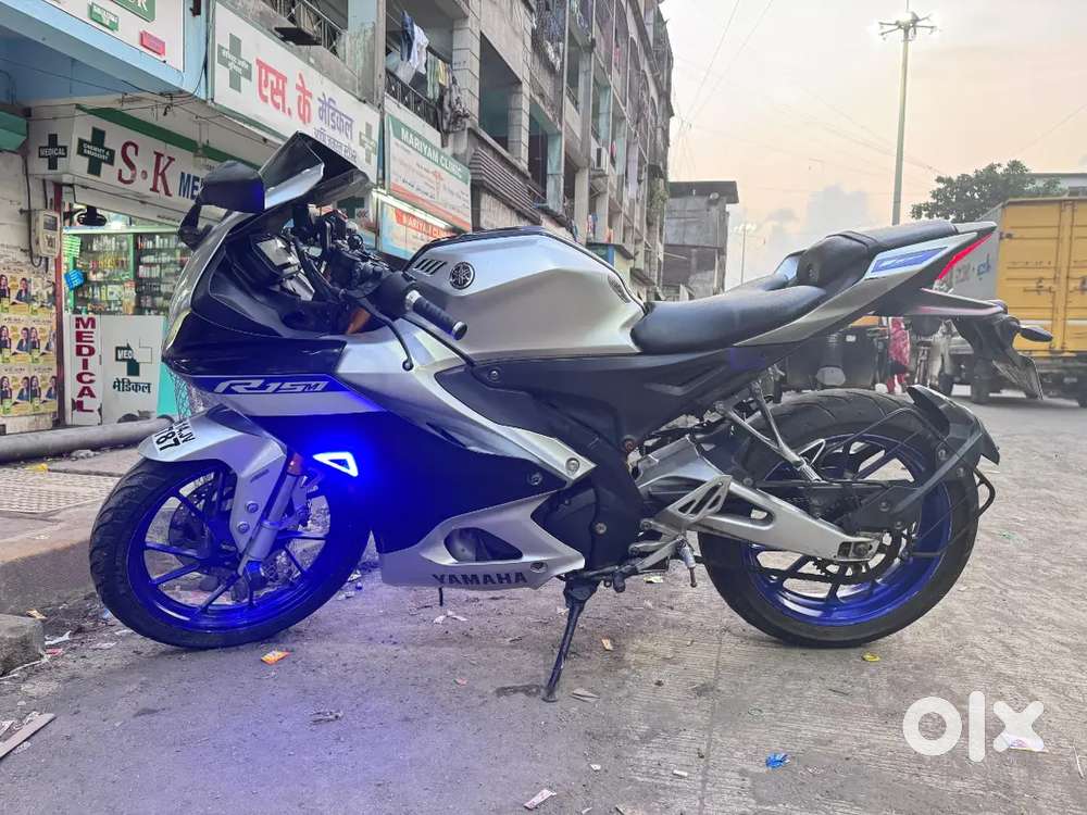 Yahama r15m r15v4