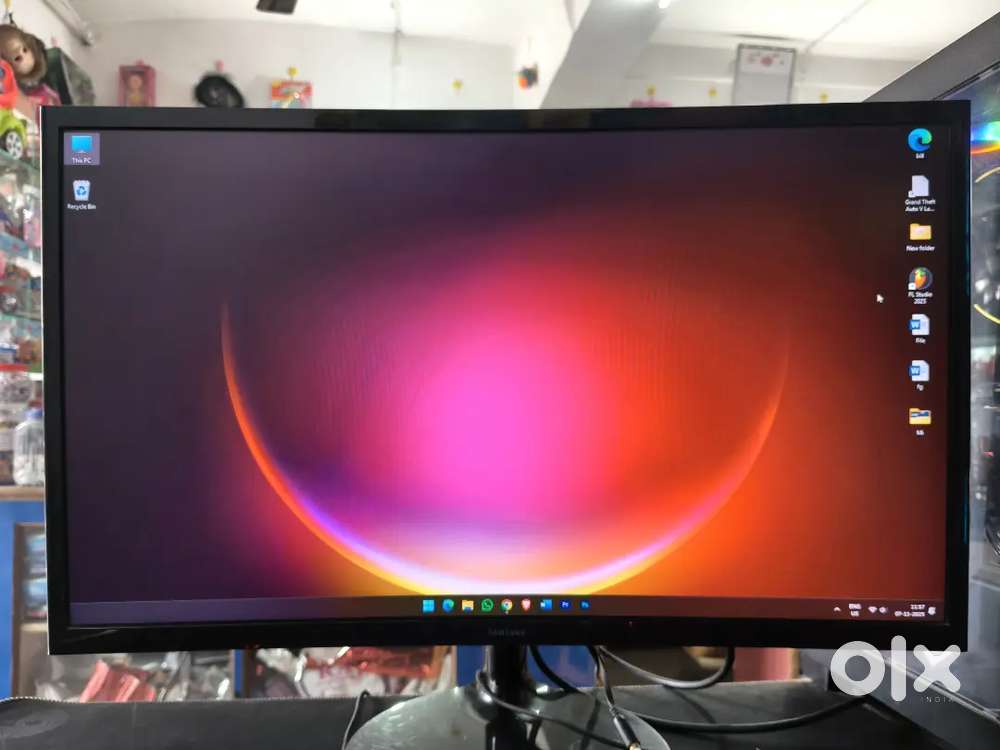 Samsung 24 Curve gaming monitor