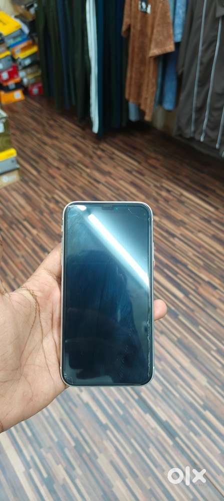 iphone 11 neat condition