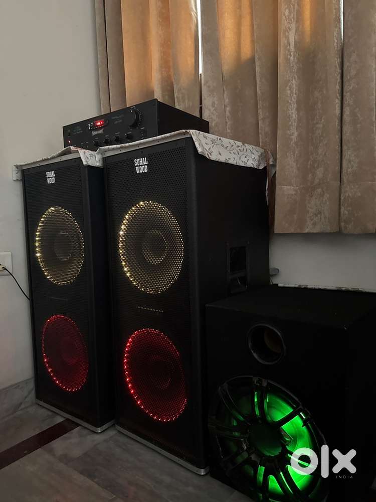 Speaker tower wit extra bass