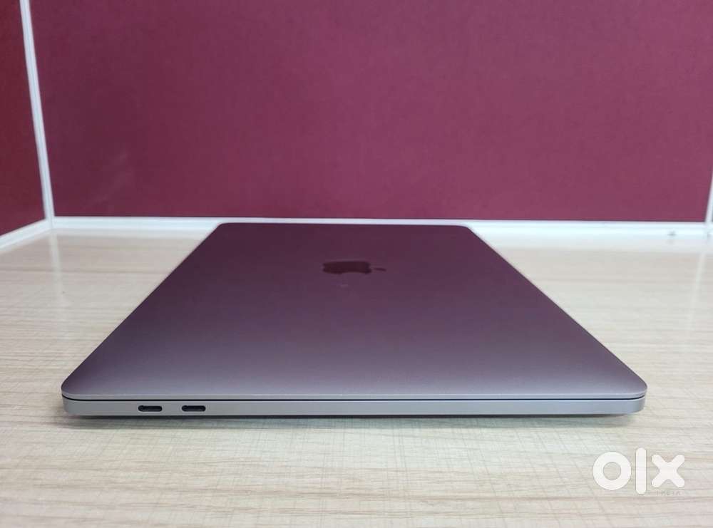 MacBook Pro (Intel i9, 16 GB, 1 TB)