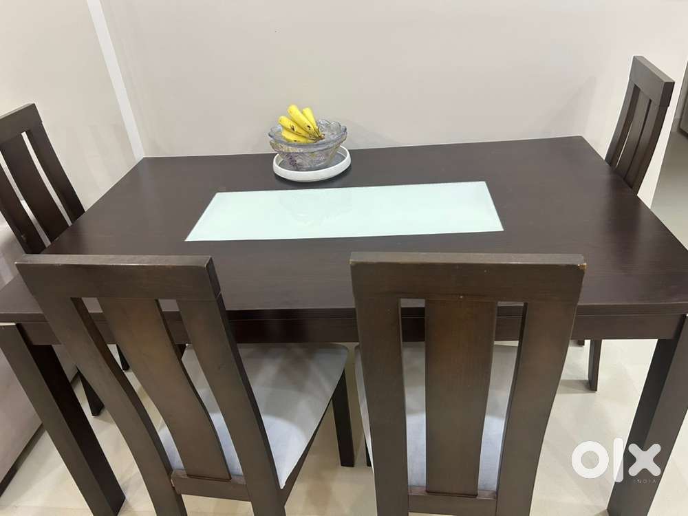 Dinning table with 6 chairs