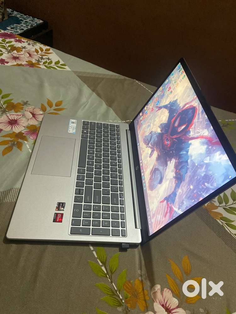 HP LAPTOP 15 AMD RYZEN 5 7520U RADEON GRAPHICS 8GB RAM 512 GB SSD