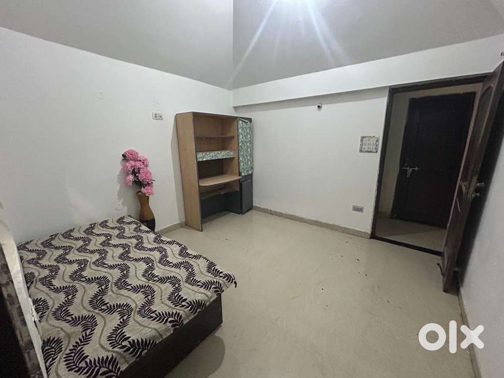 Single Room with attached washroom nd balcony