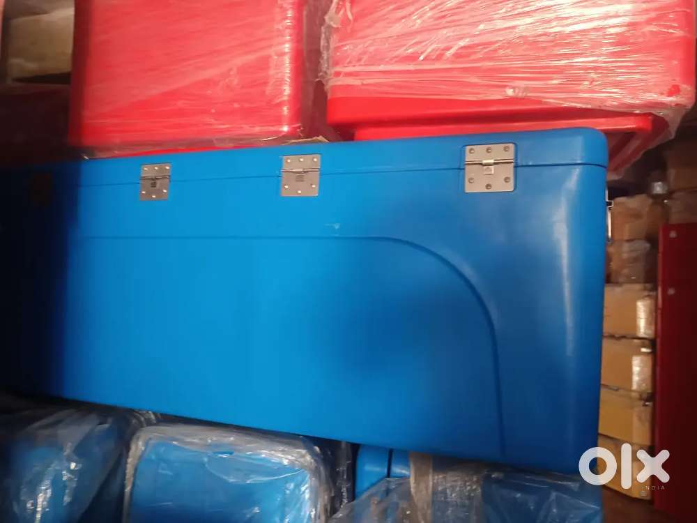 Insulated ice boxes and pallets and crate for sale